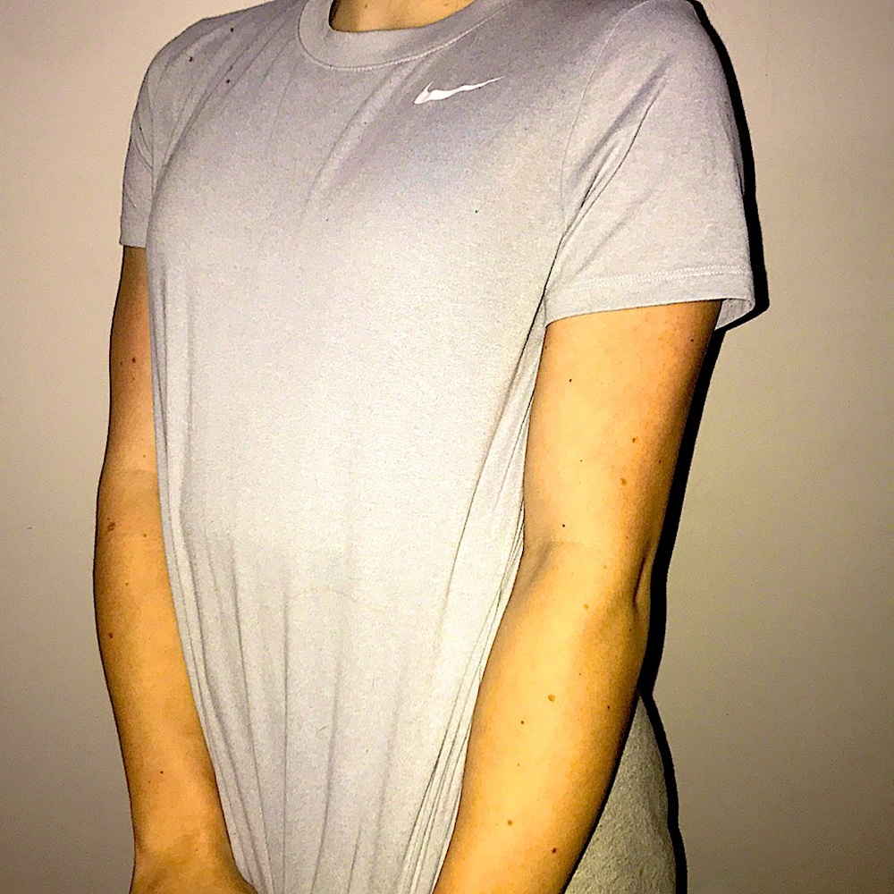 Gray Nike shirt really fine